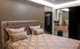 Odysseus Luxury House